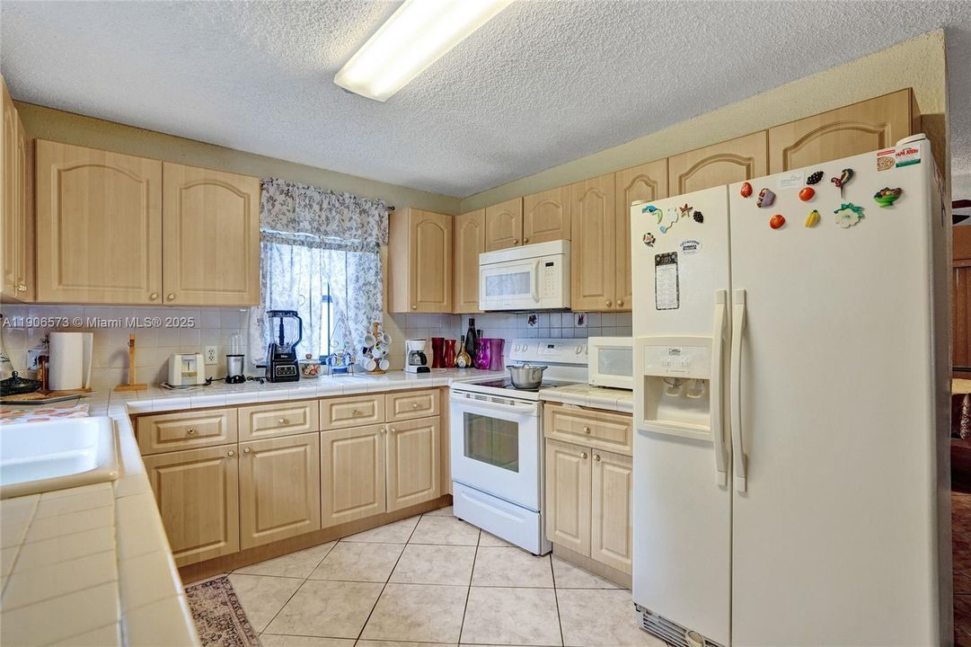 Active With Contract: $560,000 (3 beds, 2 baths, 1759 Square Feet)