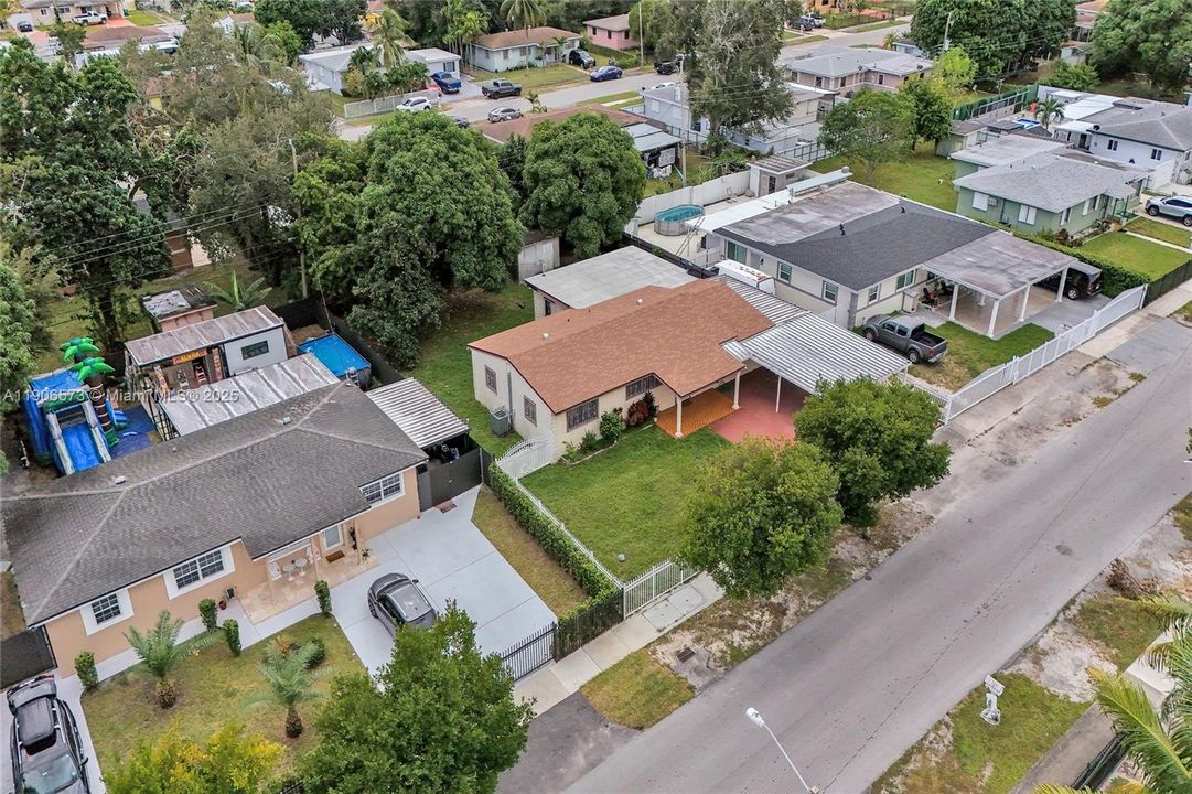 Active With Contract: $560,000 (3 beds, 2 baths, 1759 Square Feet)