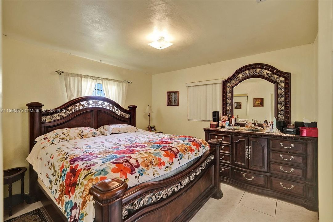 Active With Contract: $560,000 (3 beds, 2 baths, 1759 Square Feet)