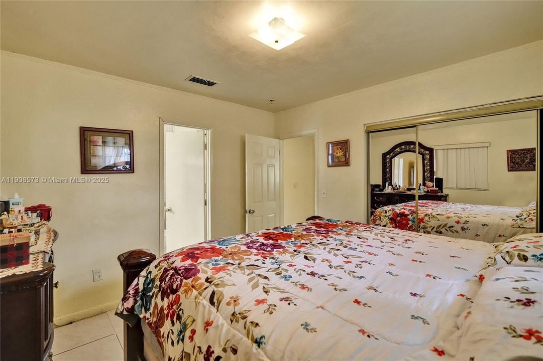 Active With Contract: $560,000 (3 beds, 2 baths, 1759 Square Feet)