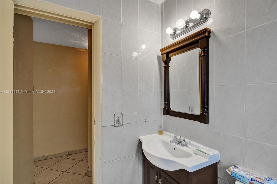 Active With Contract: $560,000 (3 beds, 2 baths, 1759 Square Feet)