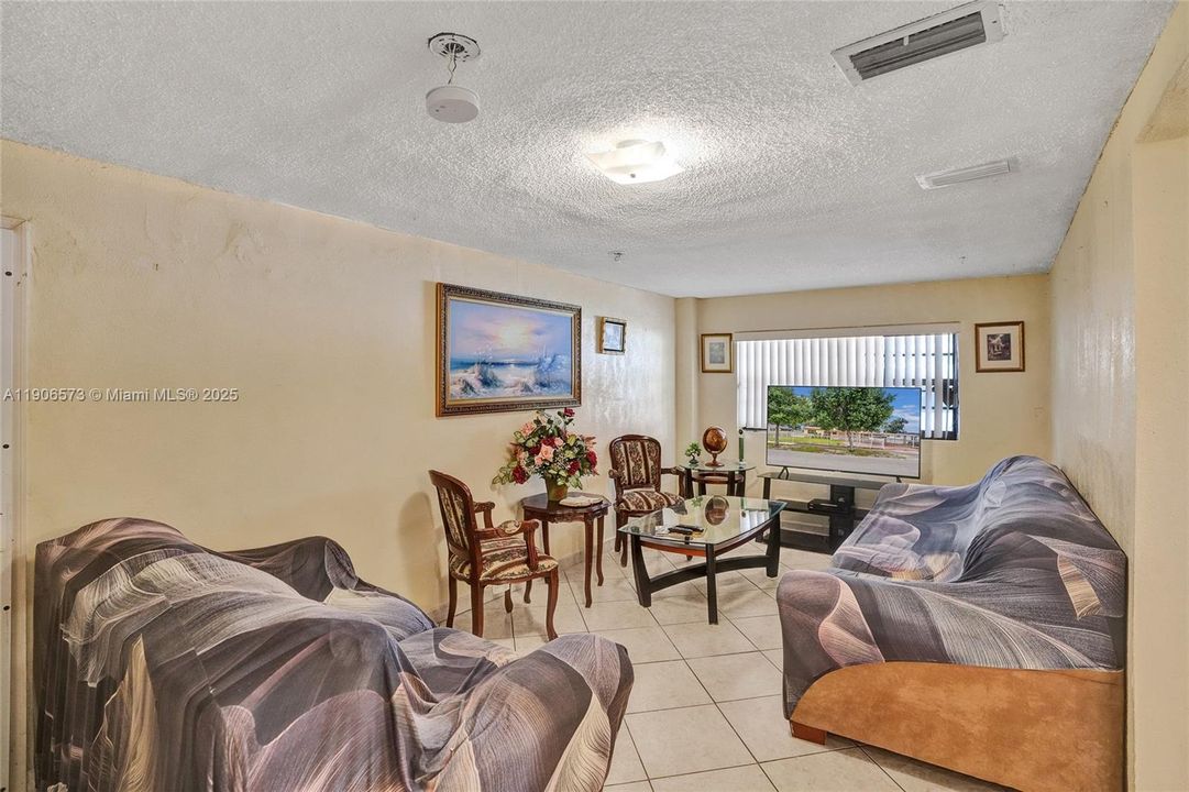 Active With Contract: $560,000 (3 beds, 2 baths, 1759 Square Feet)