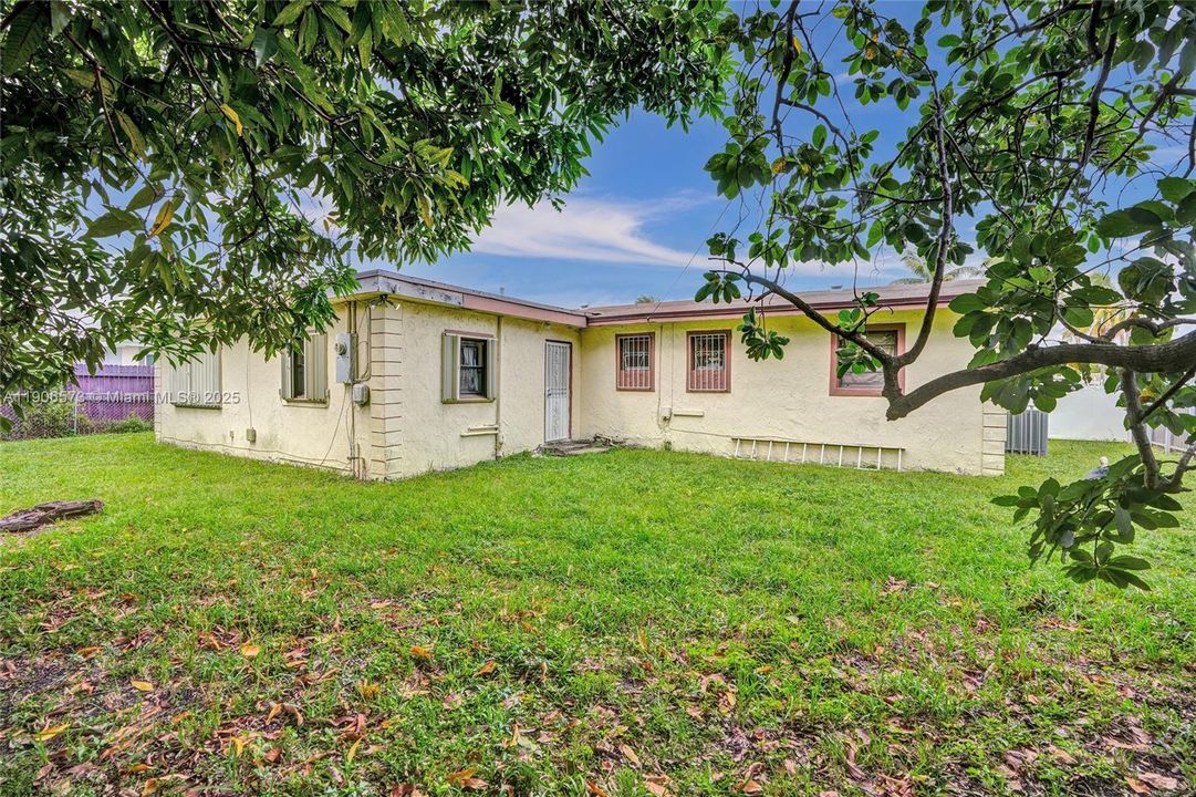 Active With Contract: $560,000 (3 beds, 2 baths, 1759 Square Feet)