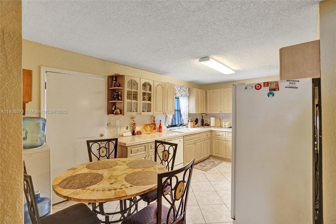 Active With Contract: $560,000 (3 beds, 2 baths, 1759 Square Feet)