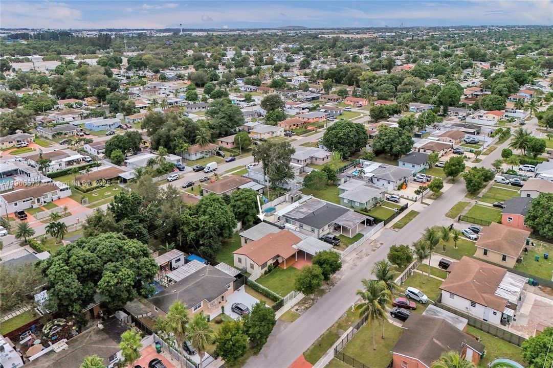 Active With Contract: $560,000 (3 beds, 2 baths, 1759 Square Feet)