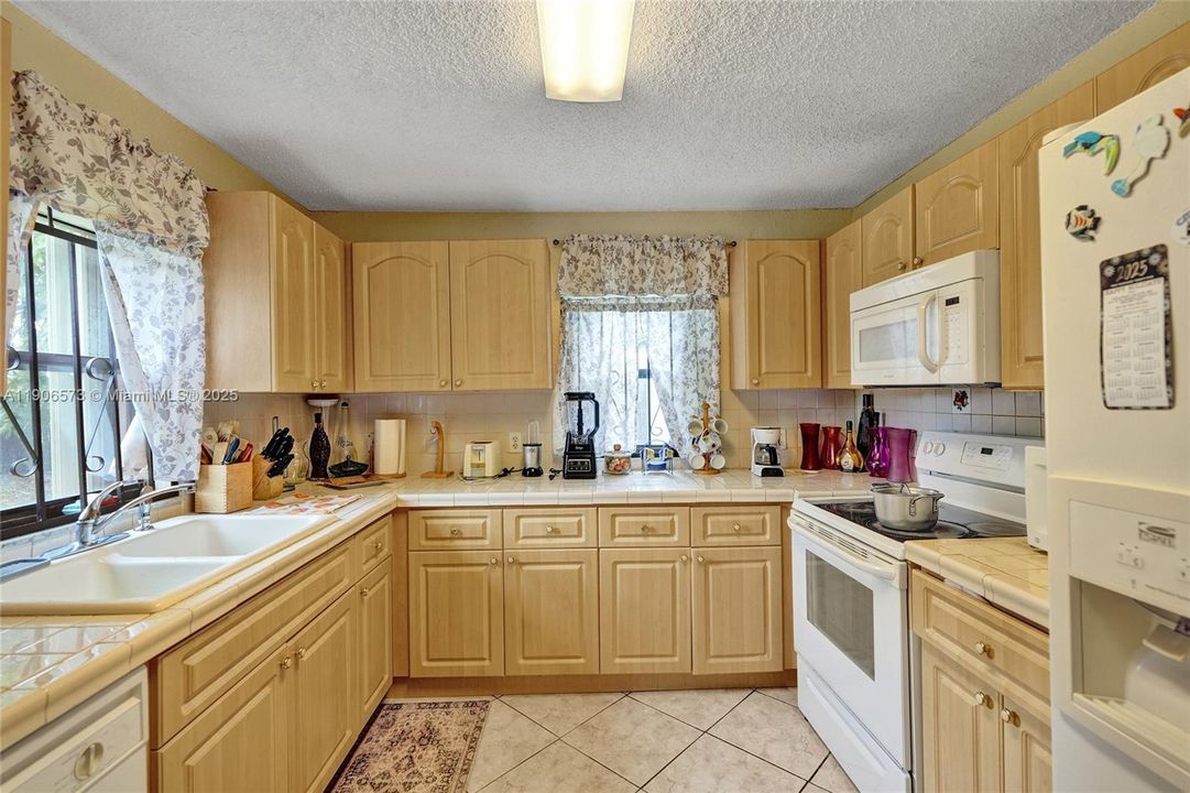 Active With Contract: $560,000 (3 beds, 2 baths, 1759 Square Feet)