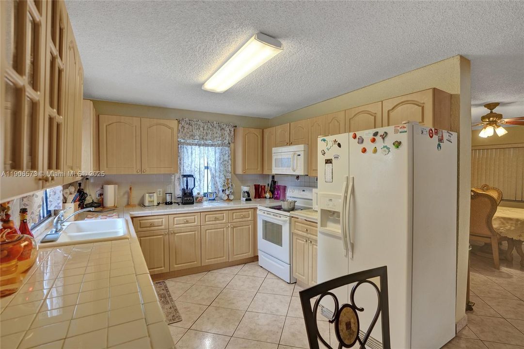 Active With Contract: $560,000 (3 beds, 2 baths, 1759 Square Feet)