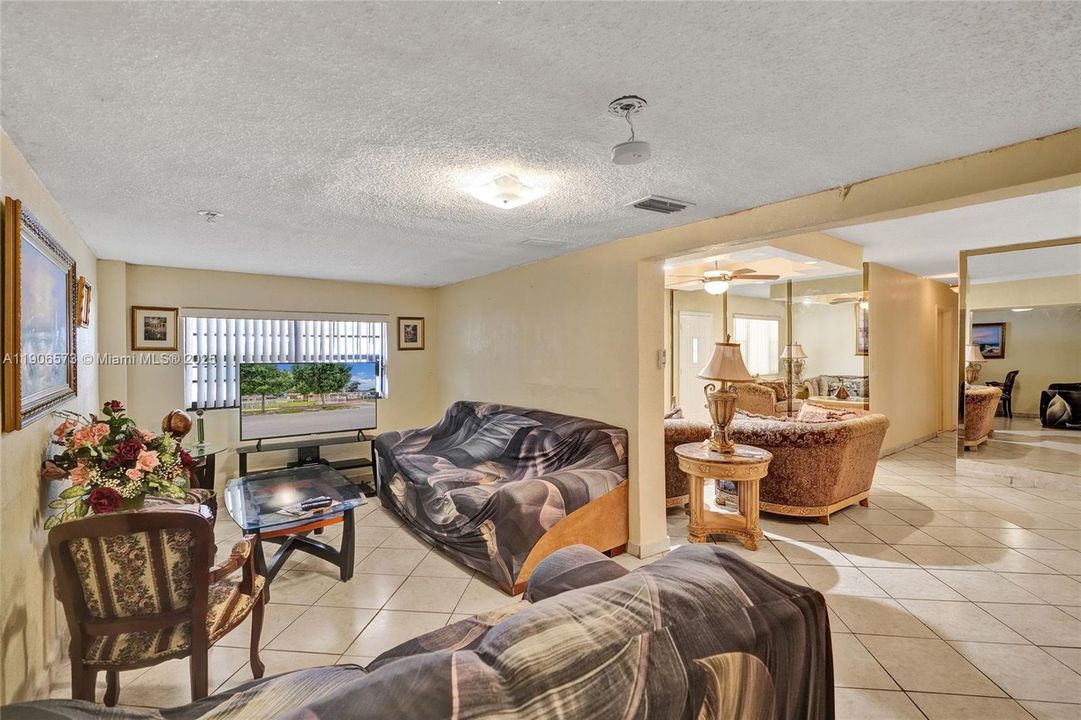 Active With Contract: $560,000 (3 beds, 2 baths, 1759 Square Feet)