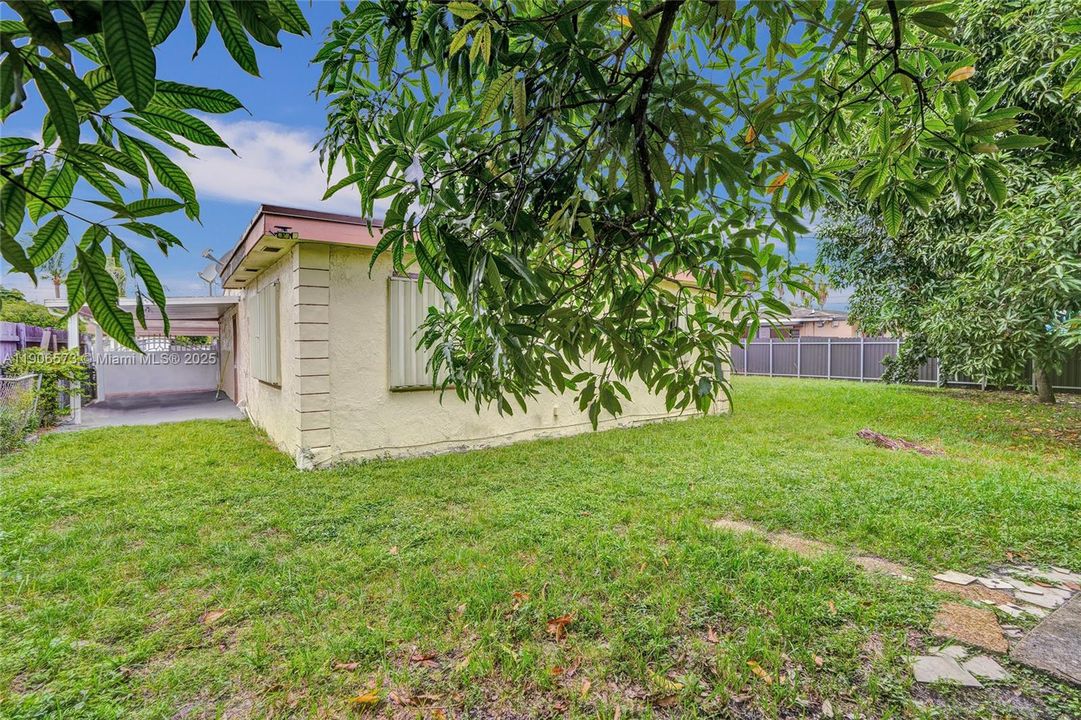 Active With Contract: $560,000 (3 beds, 2 baths, 1759 Square Feet)