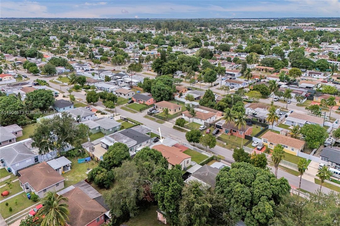 Active With Contract: $560,000 (3 beds, 2 baths, 1759 Square Feet)