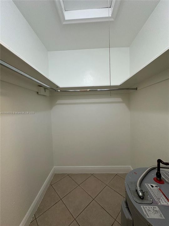 出租: $1,525 (1 贝兹, 1 浴室, 0 平方英尺)