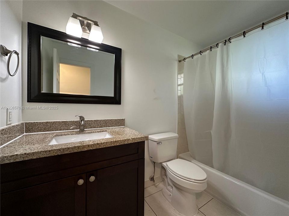 出租: $1,525 (1 贝兹, 1 浴室, 0 平方英尺)