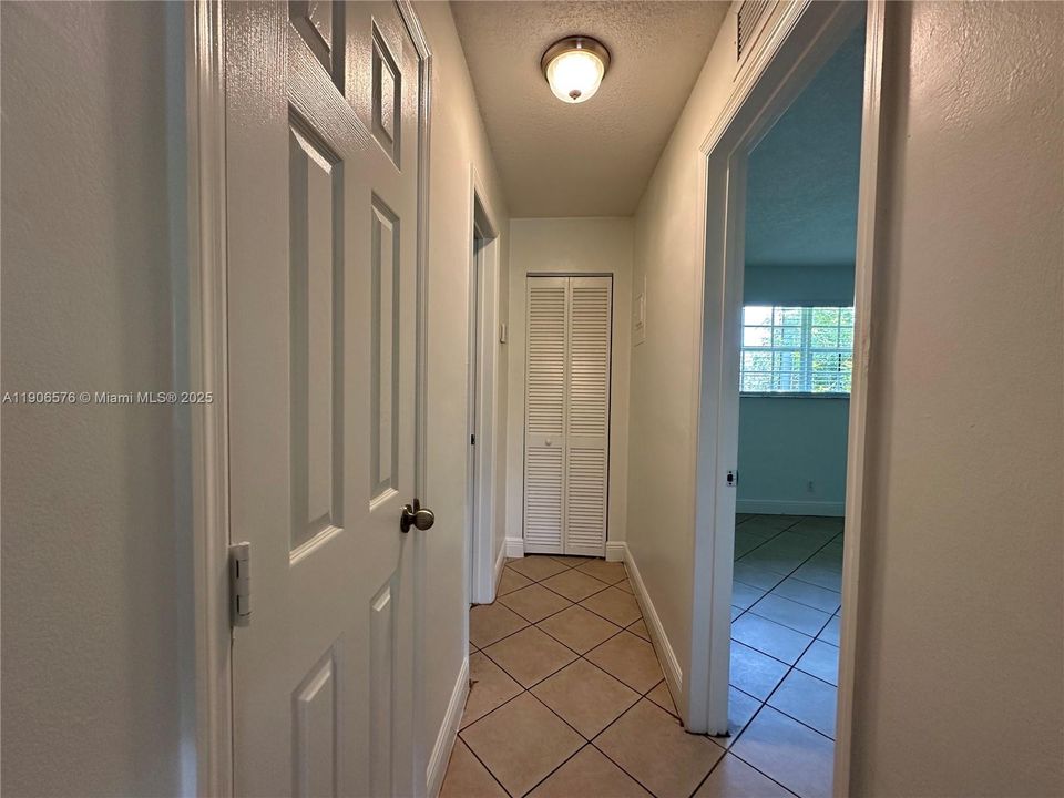 出租: $1,525 (1 贝兹, 1 浴室, 0 平方英尺)