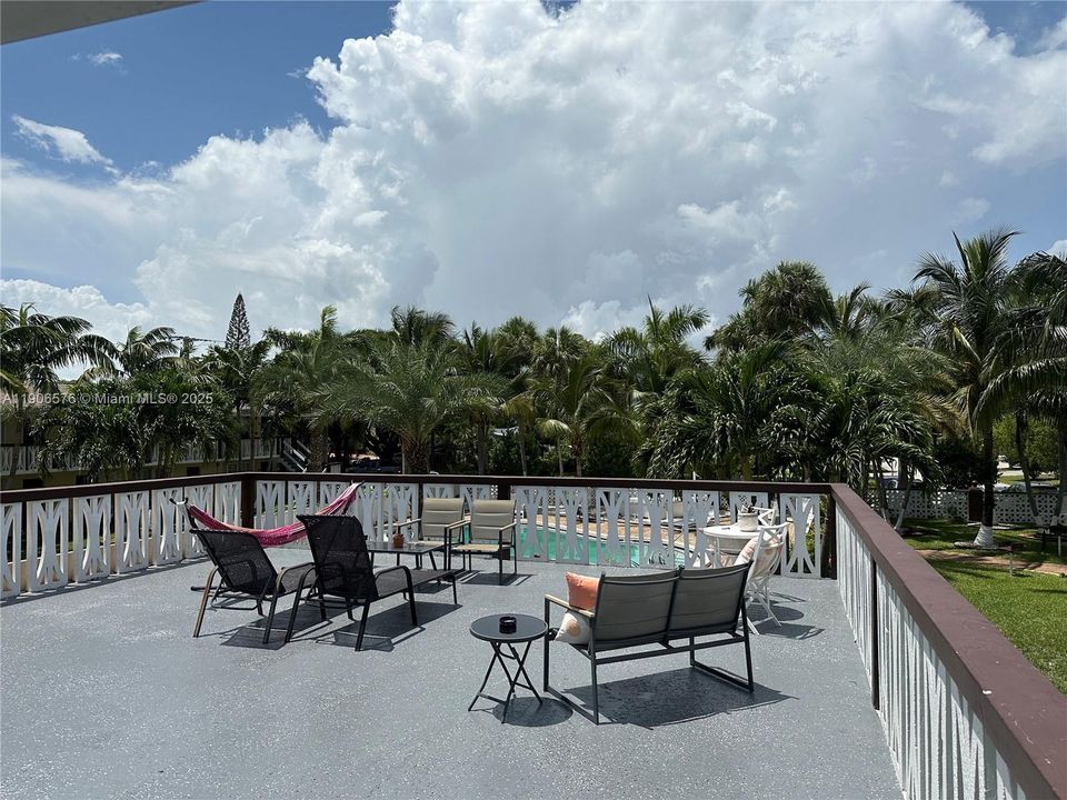 出租: $1,525 (1 贝兹, 1 浴室, 0 平方英尺)