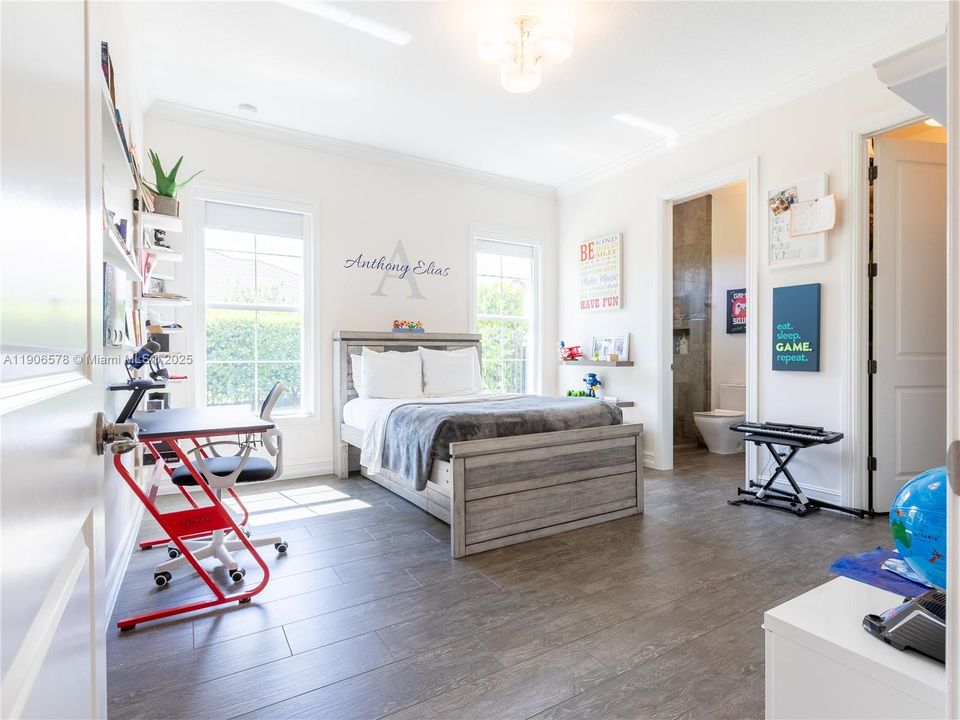 For Sale: $2,395,000 (4 beds, 4 baths, 4038 Square Feet)