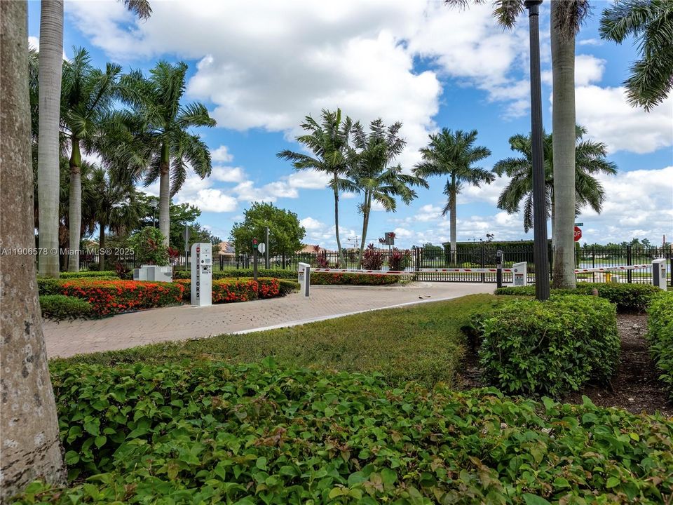 For Sale: $2,395,000 (4 beds, 4 baths, 4038 Square Feet)