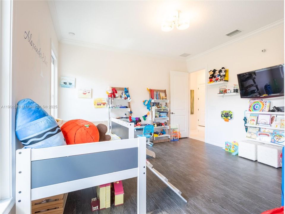 For Sale: $2,395,000 (4 beds, 4 baths, 4038 Square Feet)