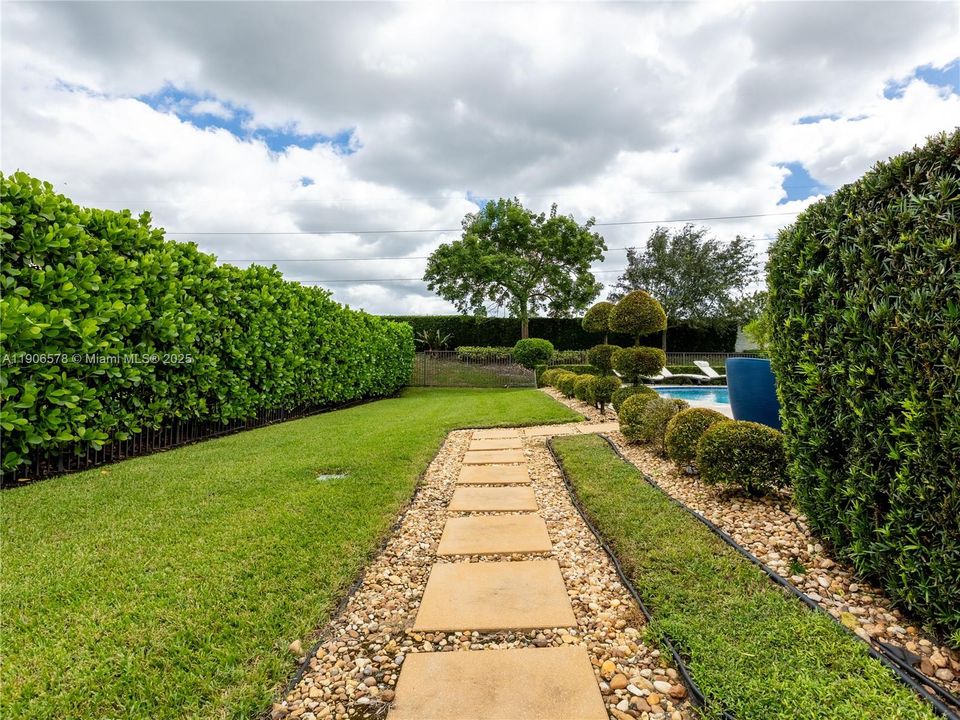 For Sale: $2,395,000 (4 beds, 4 baths, 4038 Square Feet)