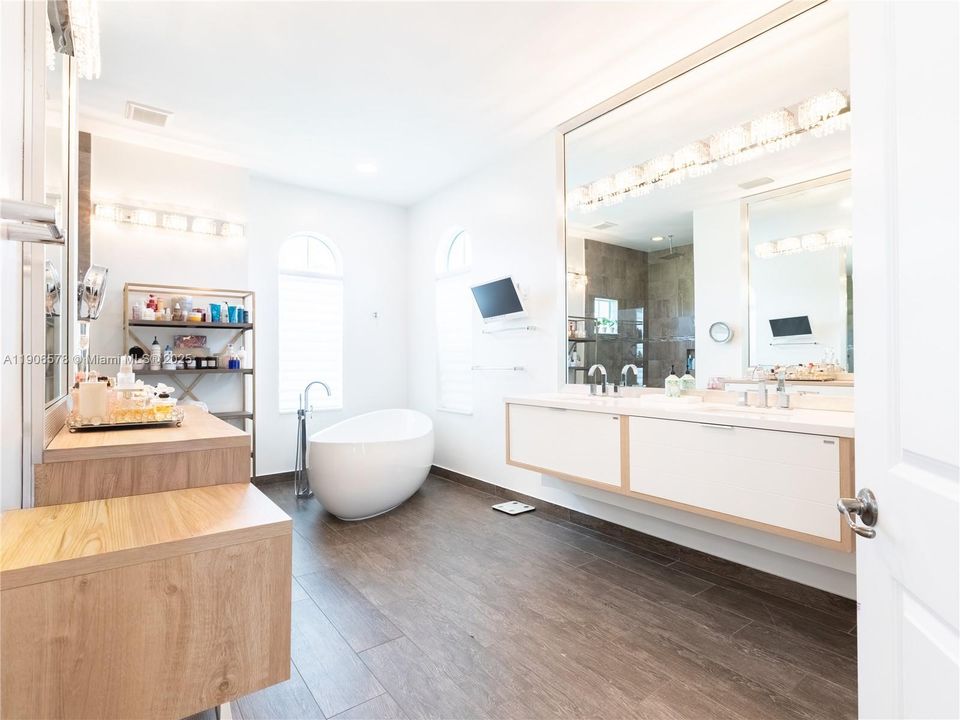 For Sale: $2,395,000 (4 beds, 4 baths, 4038 Square Feet)