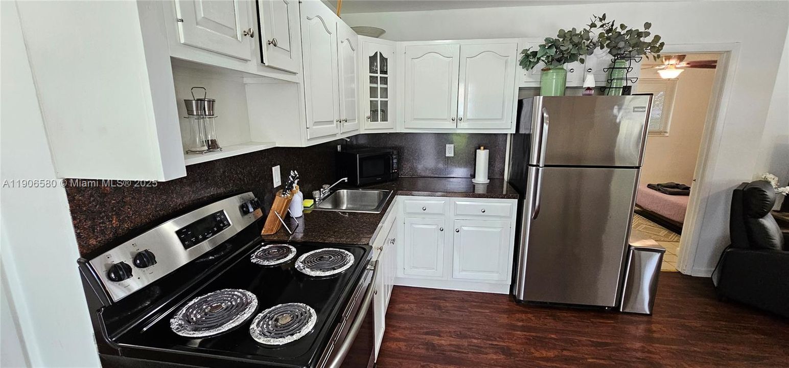 Recently Rented: $1,550 (1 beds, 1 baths, 0 Square Feet)