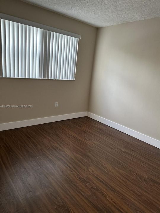 For Sale: $280,000 (3 beds, 2 baths, 1216 Square Feet)