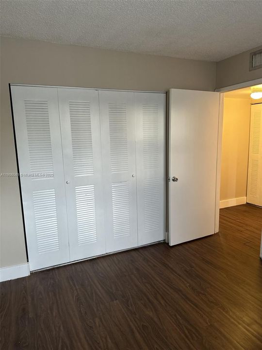 For Sale: $280,000 (3 beds, 2 baths, 1216 Square Feet)