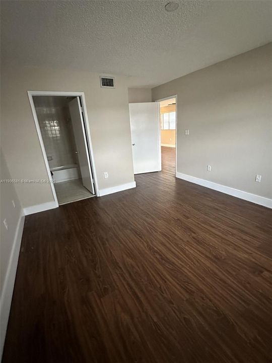 For Sale: $280,000 (3 beds, 2 baths, 1216 Square Feet)