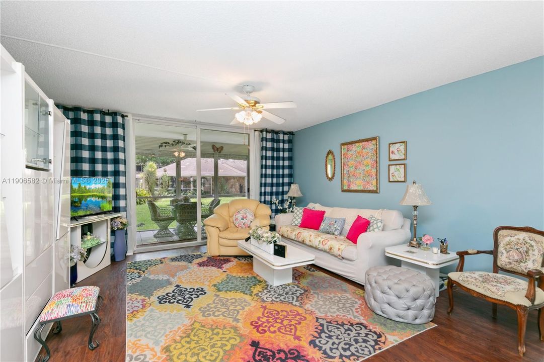 En Venta: $229,000 (2 camas, 2 baños, 1092 Pies cuadrados)