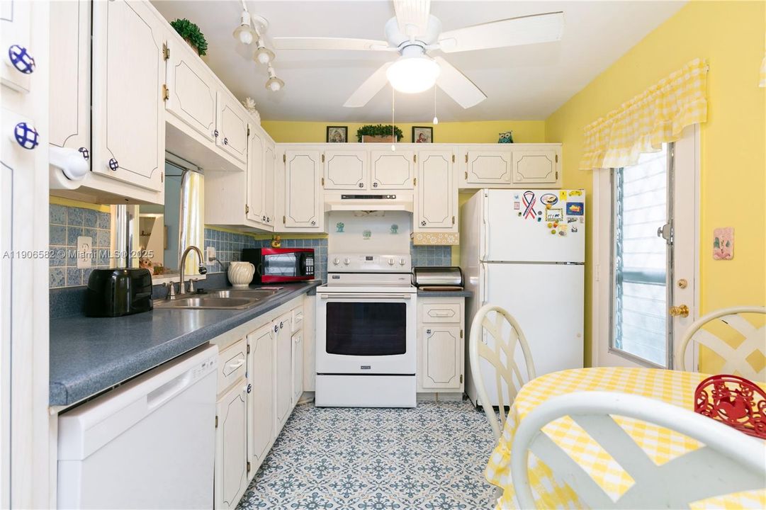 En Venta: $229,000 (2 camas, 2 baños, 1092 Pies cuadrados)