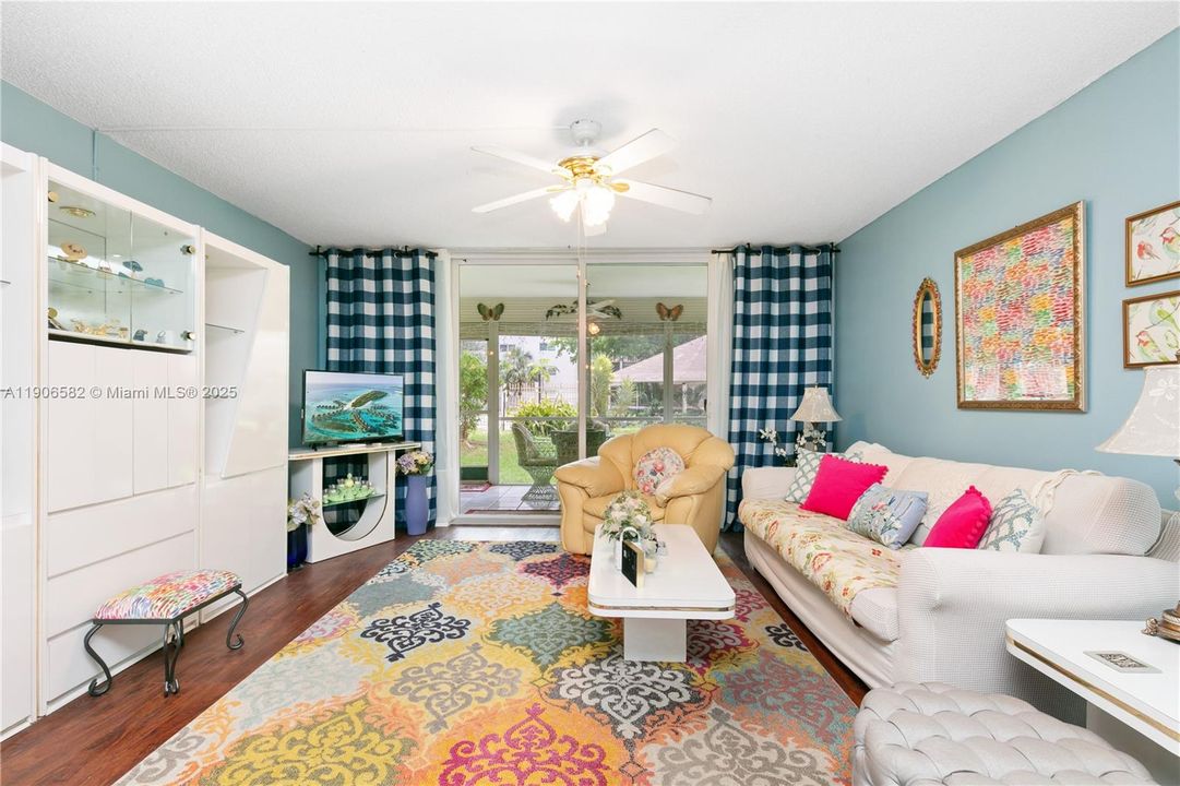 En Venta: $229,000 (2 camas, 2 baños, 1092 Pies cuadrados)