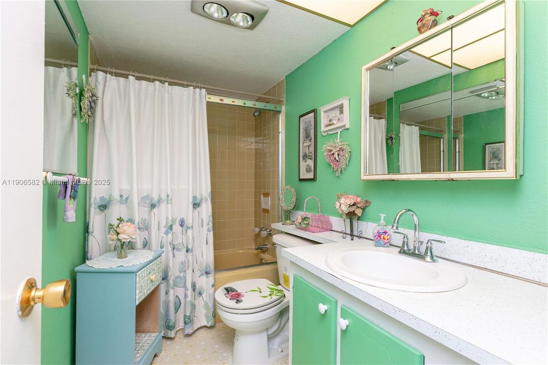 En Venta: $229,000 (2 camas, 2 baños, 1092 Pies cuadrados)