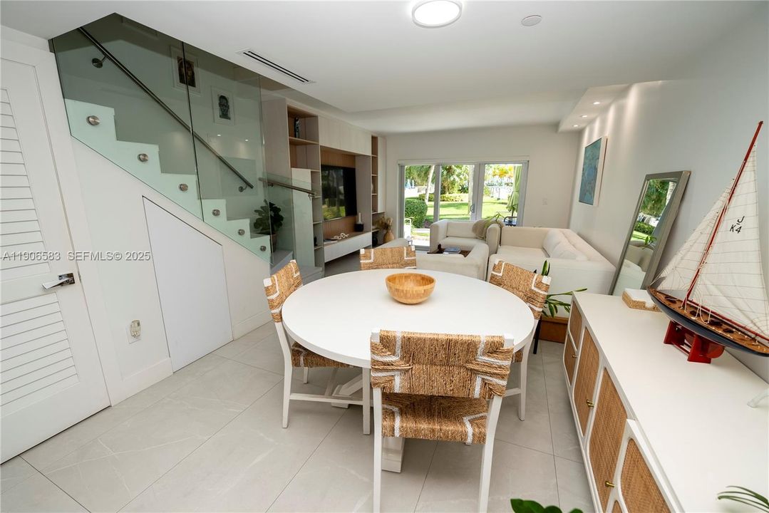 For Rent: $7,800 (2 beds, 2 baths, 1042 Square Feet)