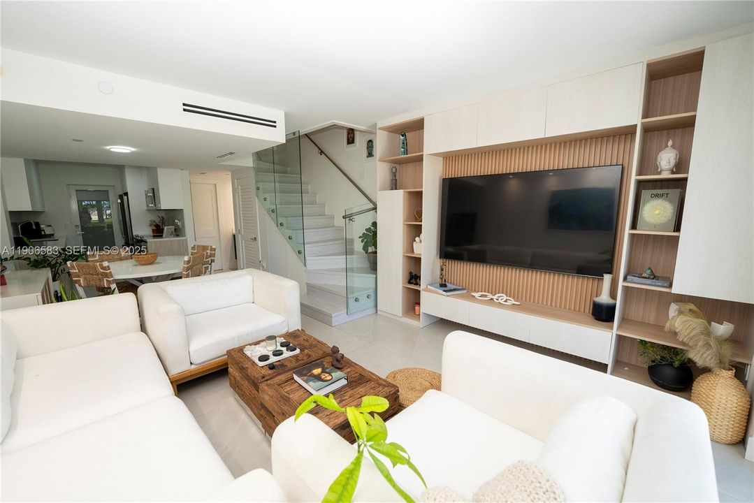 For Rent: $7,800 (2 beds, 2 baths, 1042 Square Feet)