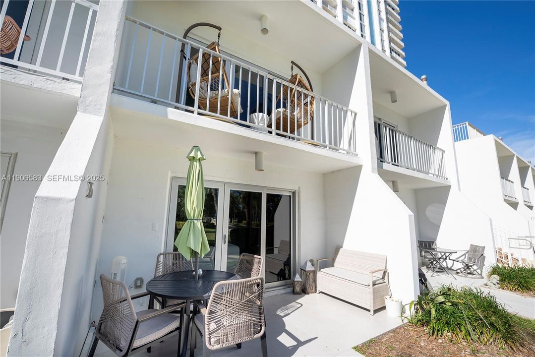 For Rent: $7,800 (2 beds, 2 baths, 1042 Square Feet)