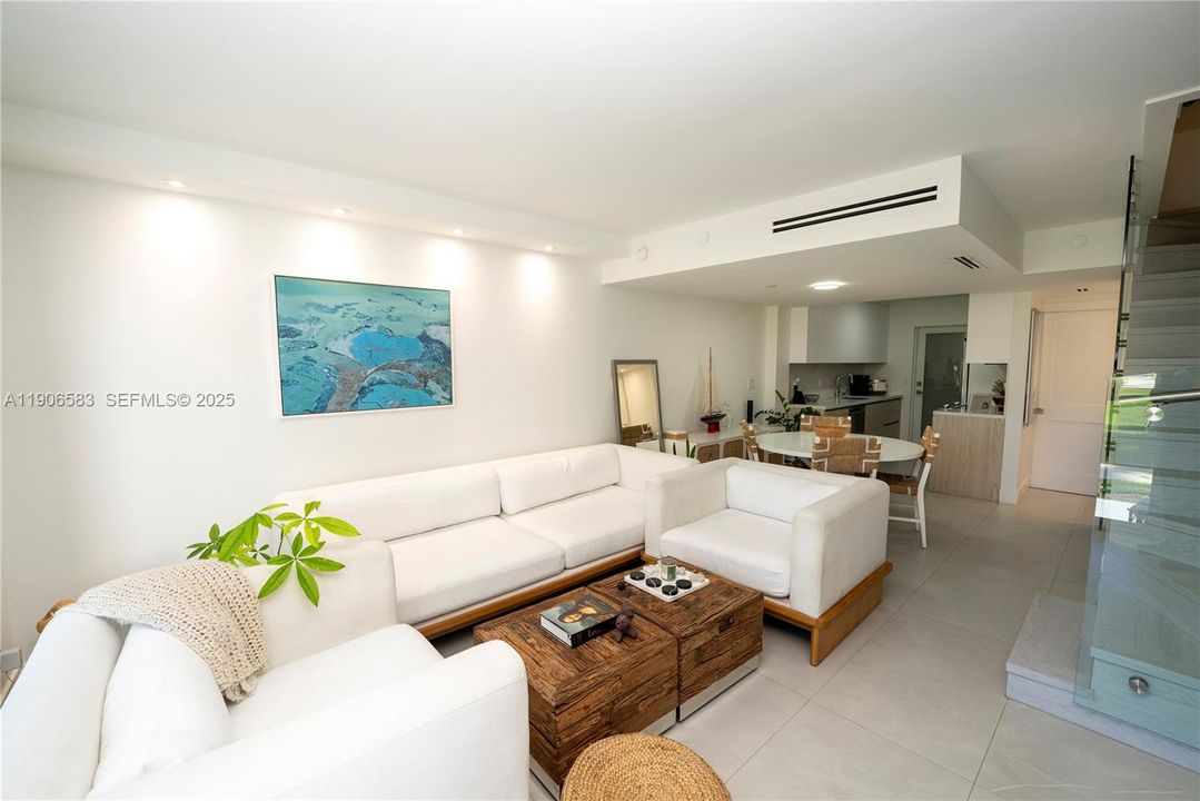 For Rent: $7,800 (2 beds, 2 baths, 1042 Square Feet)