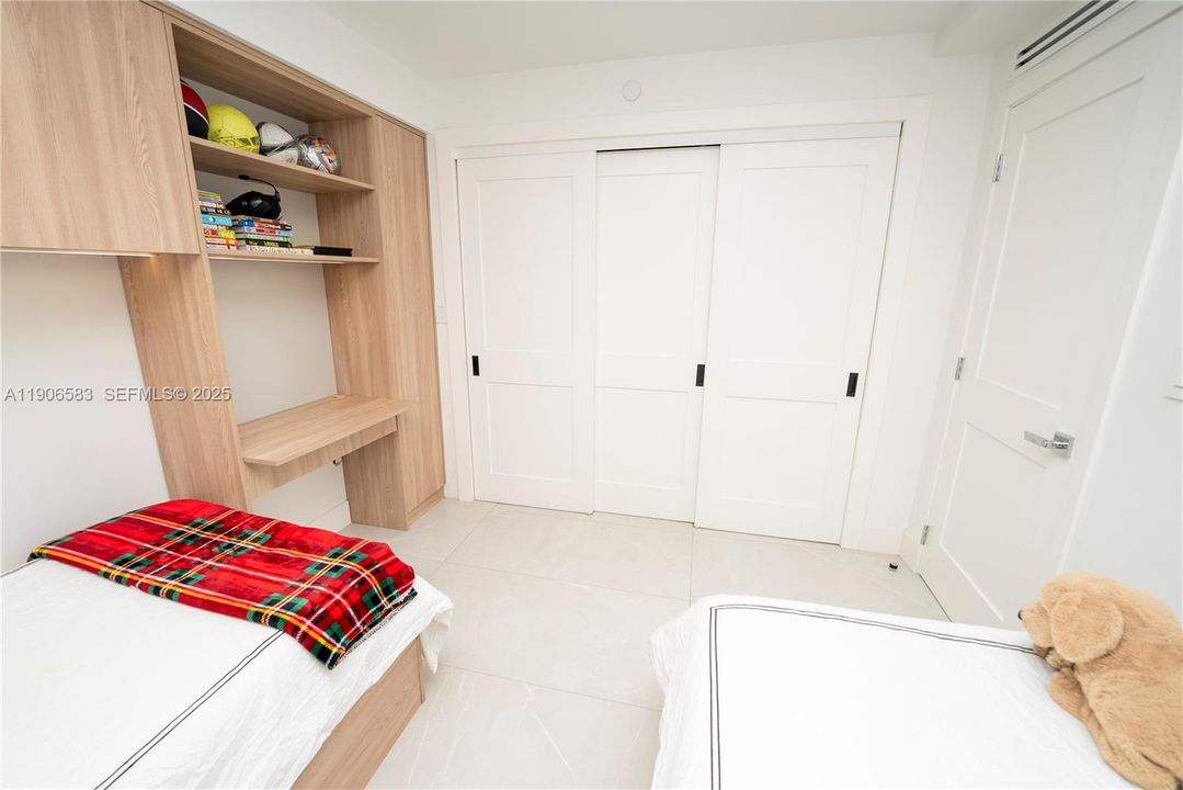 For Rent: $7,800 (2 beds, 2 baths, 1042 Square Feet)