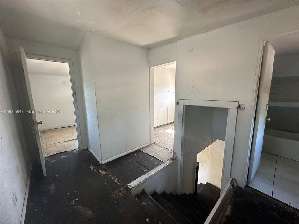 待售: $650,000 (6 贝兹, 3 浴室, 3573 平方英尺)