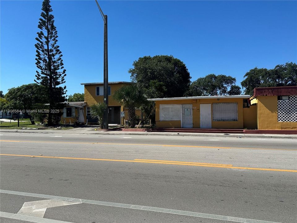 待售: $650,000 (6 贝兹, 3 浴室, 3573 平方英尺)