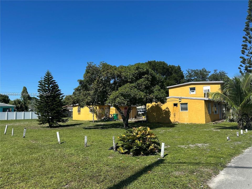 待售: $650,000 (6 贝兹, 3 浴室, 3573 平方英尺)