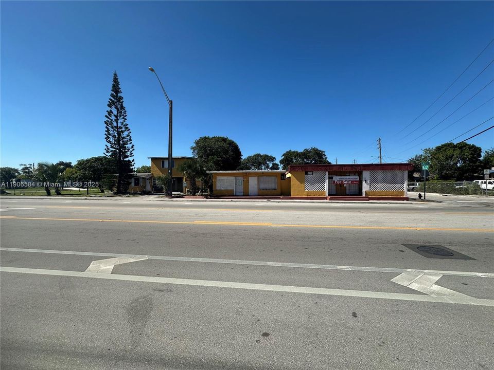 待售: $650,000 (6 贝兹, 3 浴室, 3573 平方英尺)