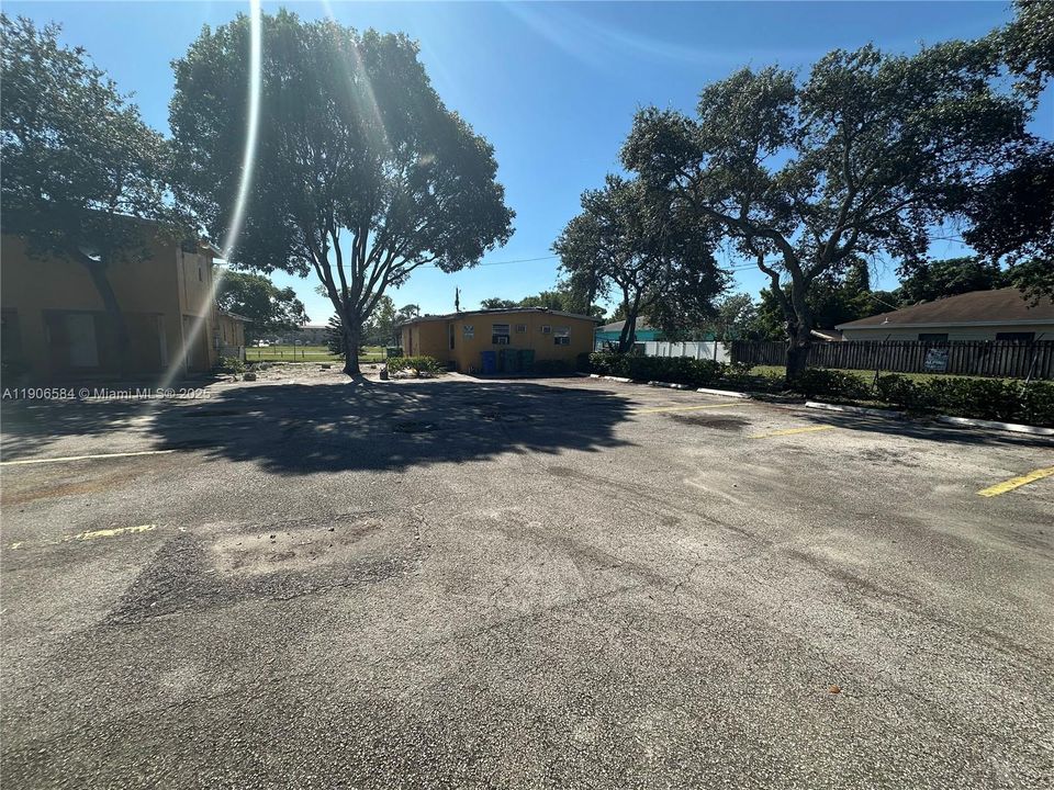 待售: $650,000 (6 贝兹, 3 浴室, 3573 平方英尺)