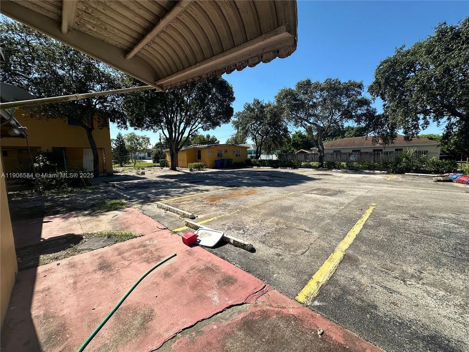 待售: $650,000 (6 贝兹, 3 浴室, 3573 平方英尺)