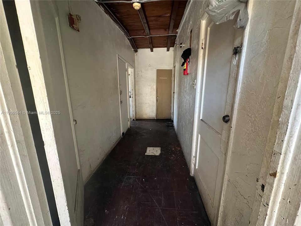 待售: $650,000 (6 贝兹, 3 浴室, 3573 平方英尺)