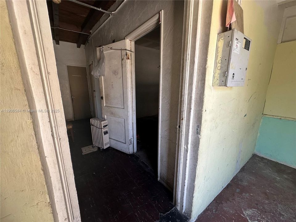 待售: $650,000 (6 贝兹, 3 浴室, 3573 平方英尺)