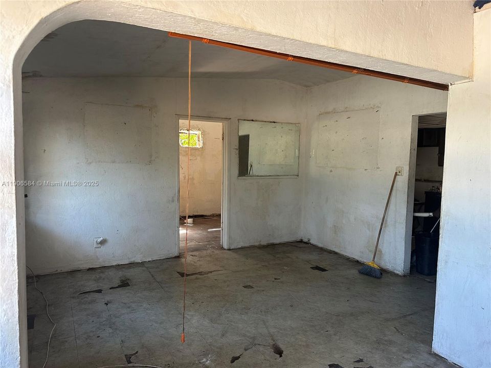 待售: $650,000 (6 贝兹, 3 浴室, 3573 平方英尺)