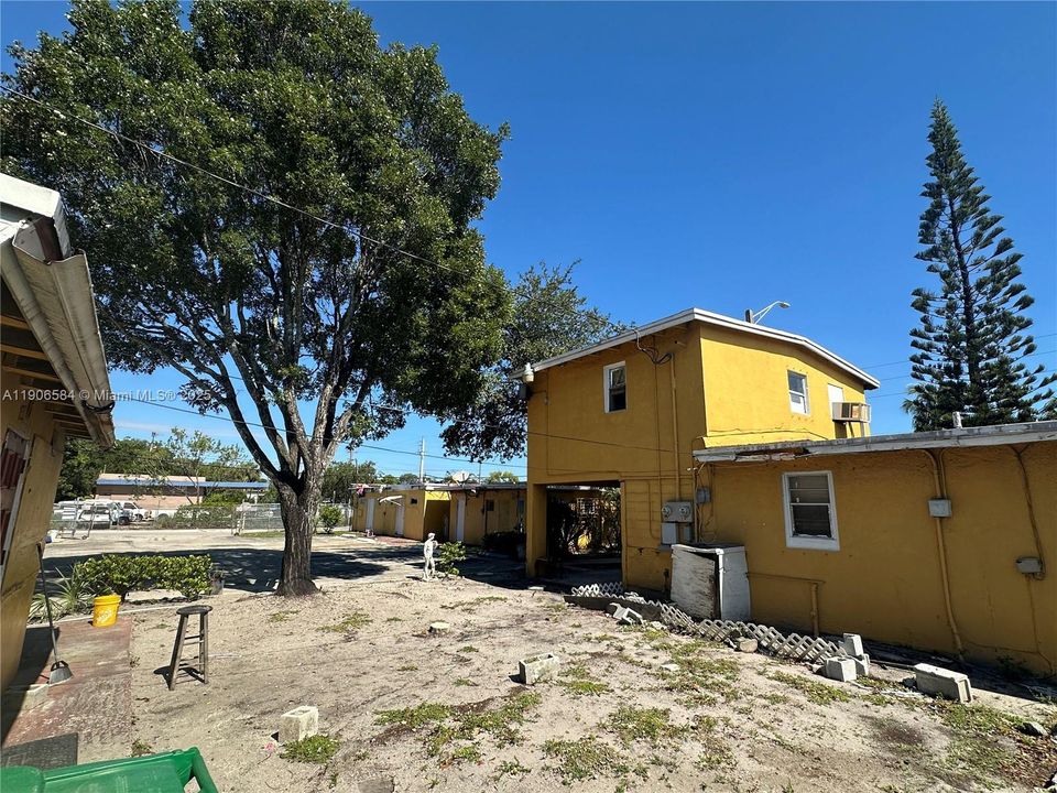 待售: $650,000 (6 贝兹, 3 浴室, 3573 平方英尺)