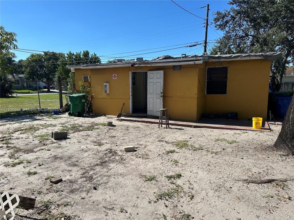 待售: $650,000 (6 贝兹, 3 浴室, 3573 平方英尺)