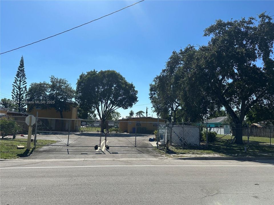 待售: $650,000 (6 贝兹, 3 浴室, 3573 平方英尺)