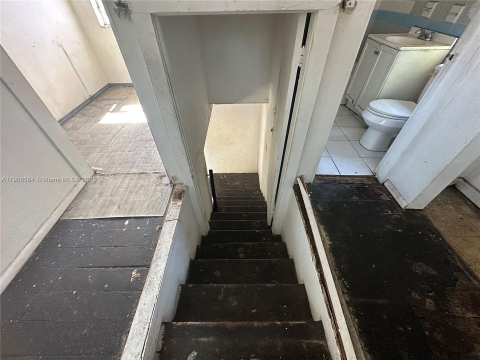 待售: $650,000 (6 贝兹, 3 浴室, 3573 平方英尺)