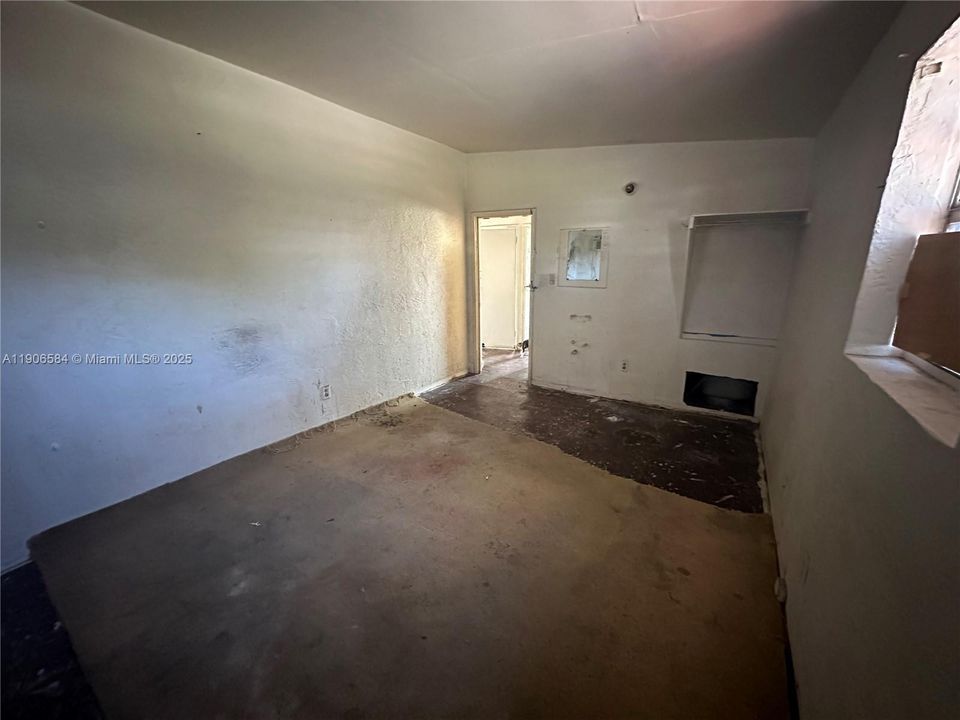 待售: $650,000 (6 贝兹, 3 浴室, 3573 平方英尺)